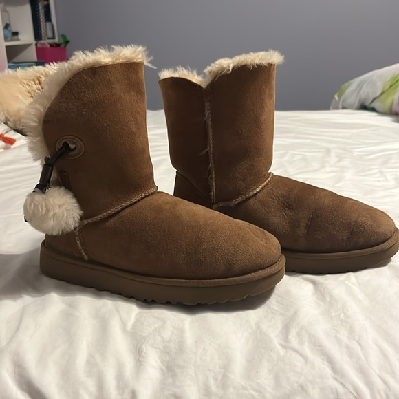 Ugg boot with Pom Pom detail - Picture 3 of 6